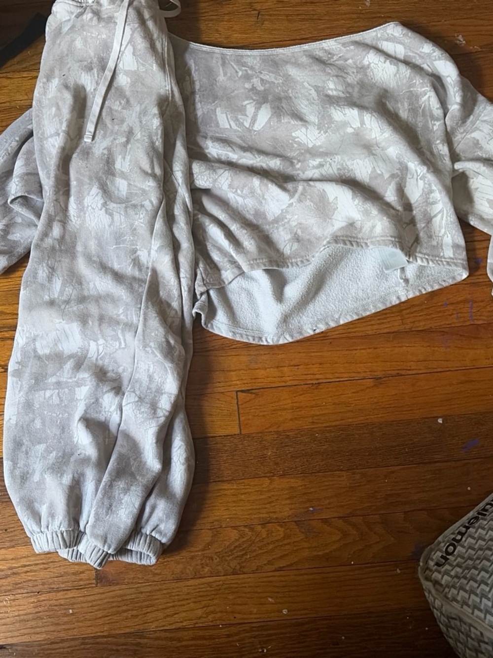 Hollister Off-the-Shoulder Cropped Sweater - Light Gray Leaf Print